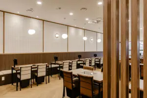 우드 톤이 따뜻한 모던 한식당 인테리어